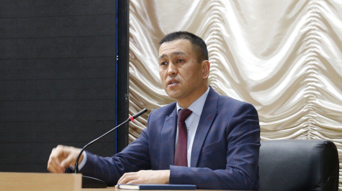 Ректор бітіруші курс студенттерімен кездесті