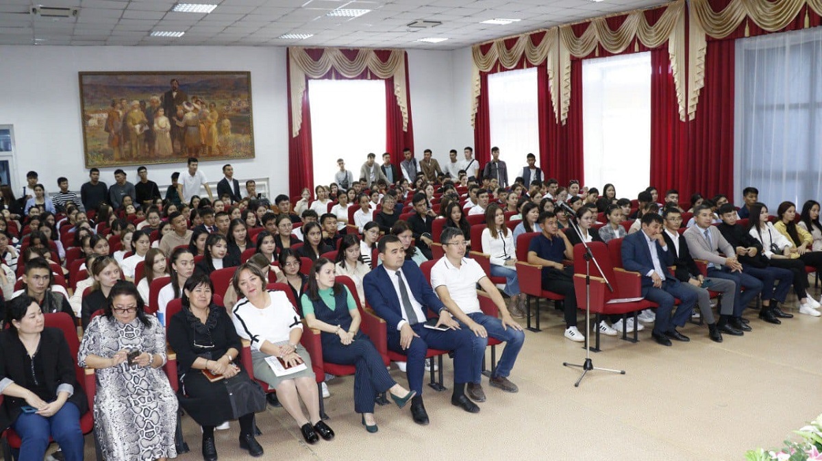 Оқу жылының алғашқы аптасындағы ректормен жүздесу