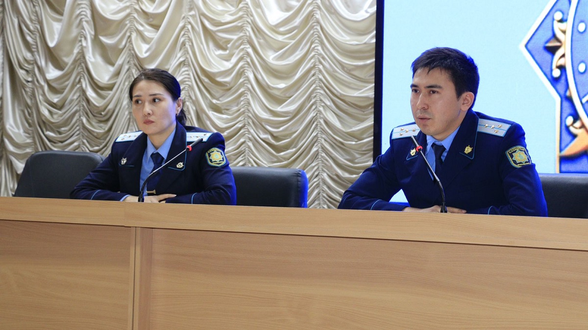 Студенттер қалалық прокуратура өкілдерімен кездесті